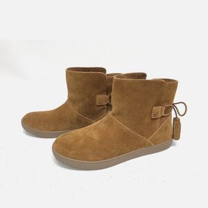 Koolaburra Skyller Chestnut Brown Suede Bow Ankle Boots